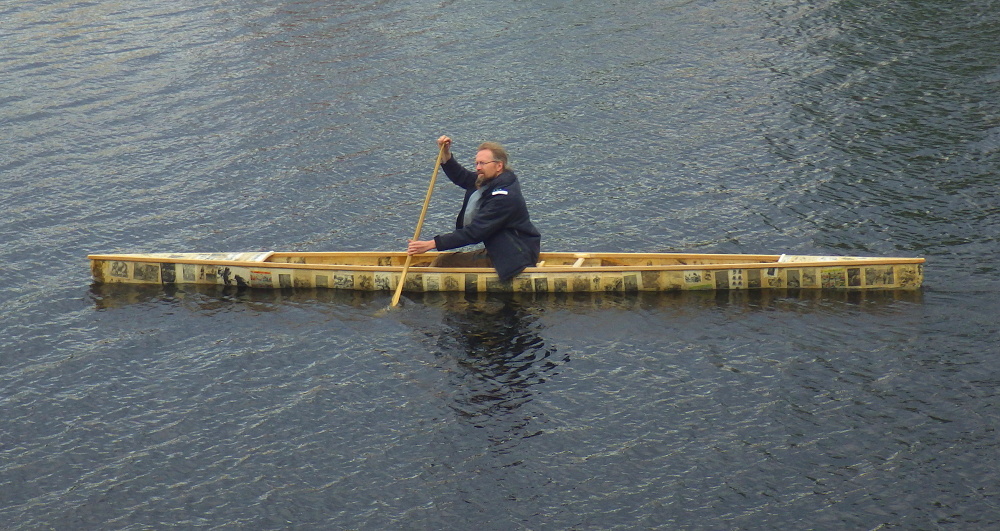 papírová kánoe, Paper canoe